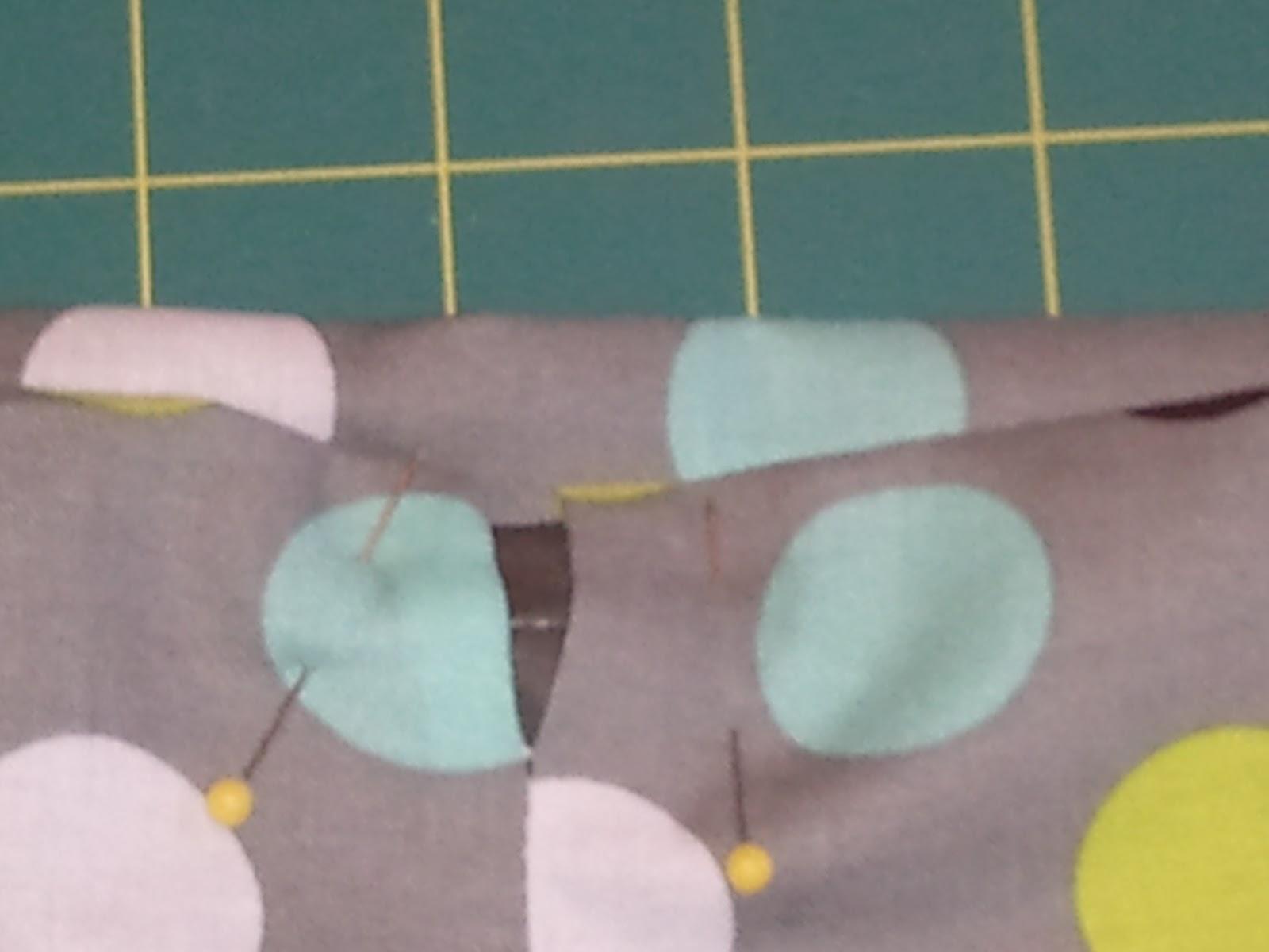 How to make a Clown Collar for a Pillowcase Dress
