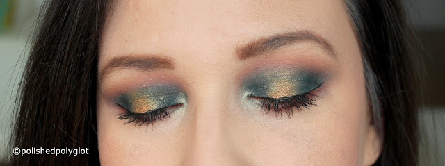 Edgy Makeup look in petrol blue and brass colours