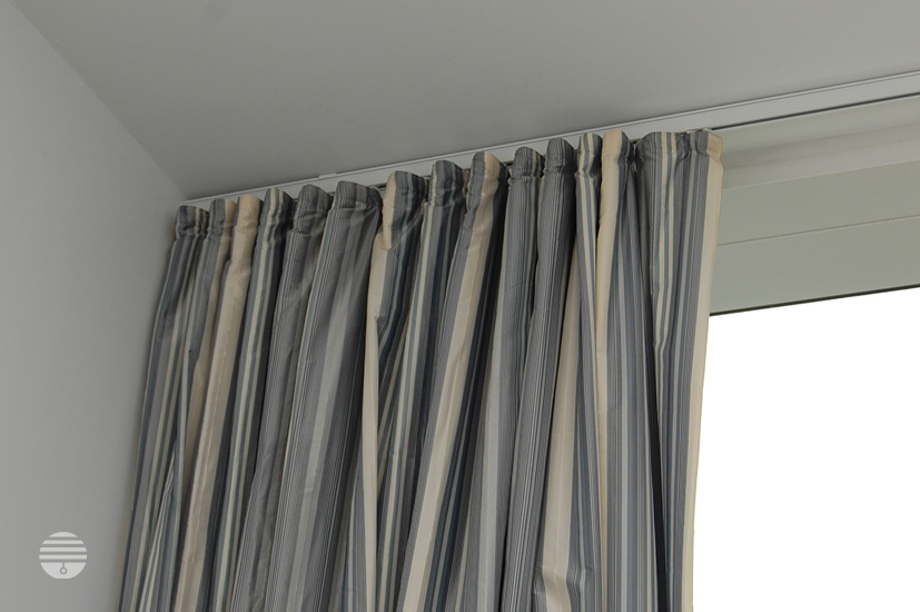 Relax-N-Rave: Window treatment: Curtains