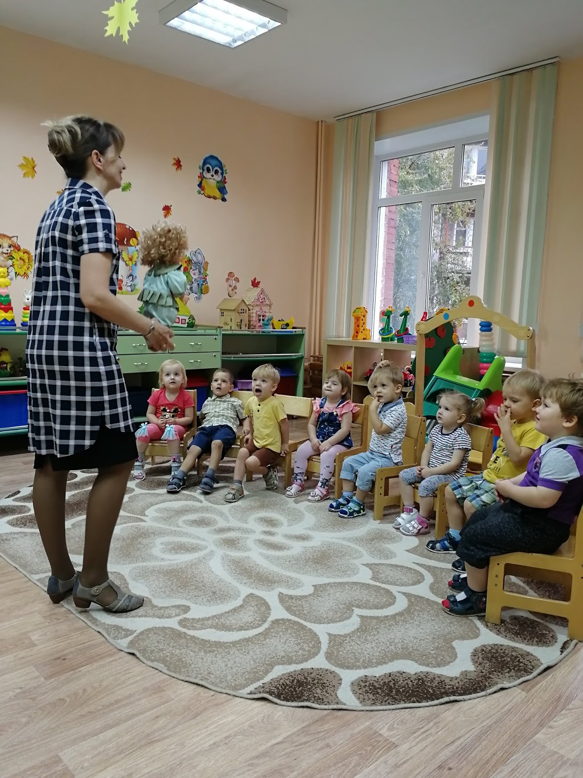 занятие музыкальное ранний возраст. музыкальное воспитание дошкольников. дошкольники на музыкальном занятии. занятие музыкальное ранний возраст. музыкальное занятие в доу.