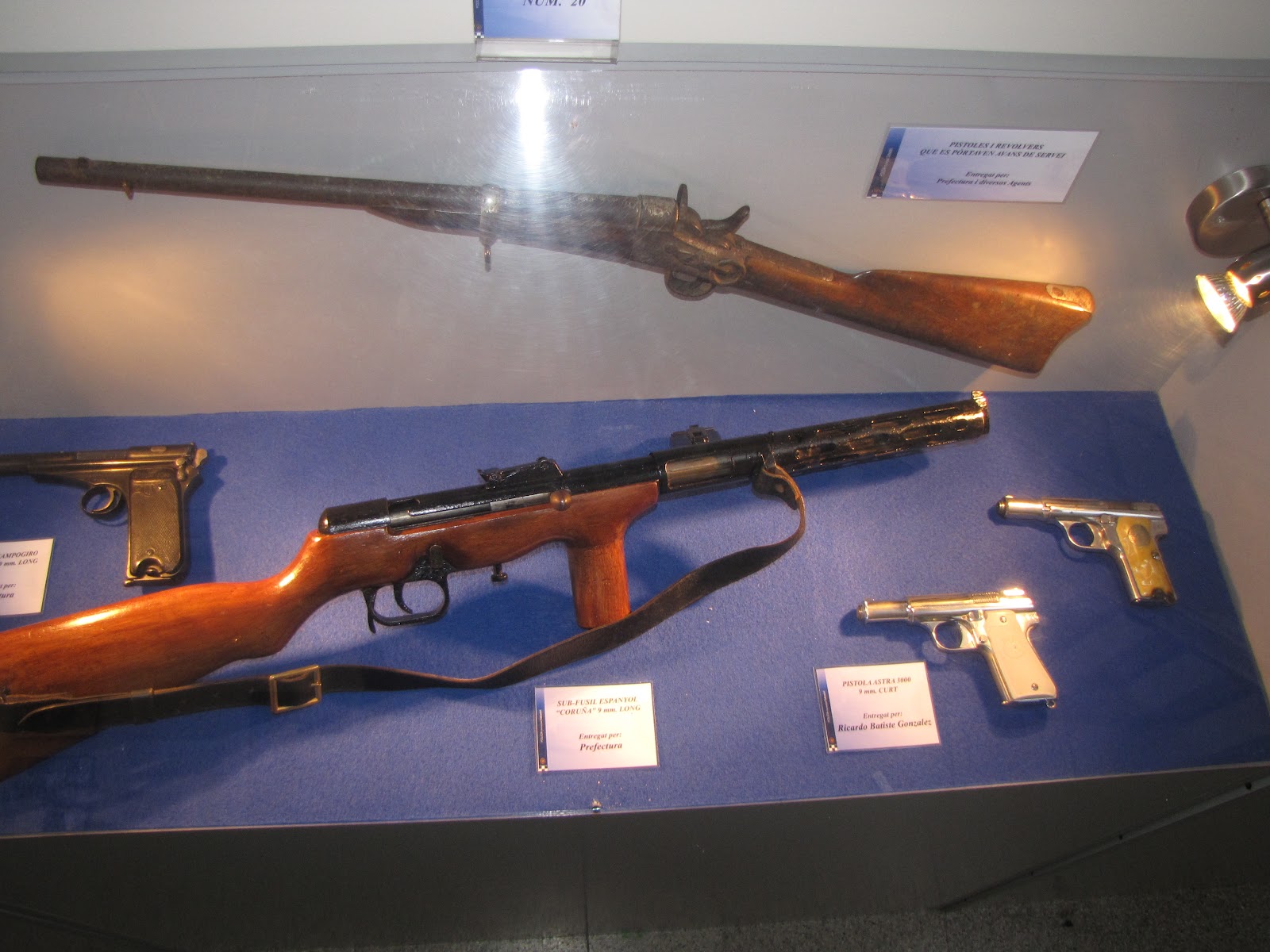 MUSEO P.M. SABADELL: LAS VITRINAS DE LAS ARMAS