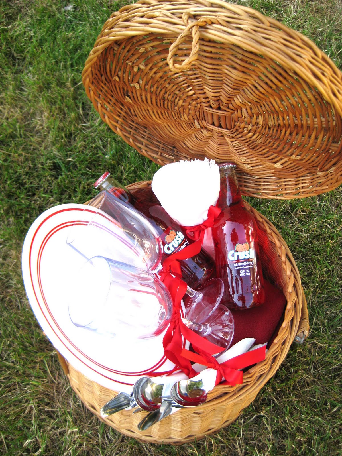janae king designs Found Treasures Turned Wedding Gift Picnic Basket