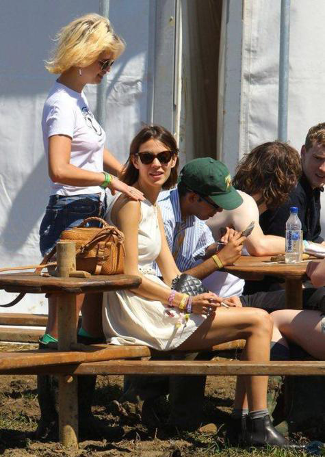 Alexa Chung's Flawless Festival Style at Glastonbury 2011 - The Front ...