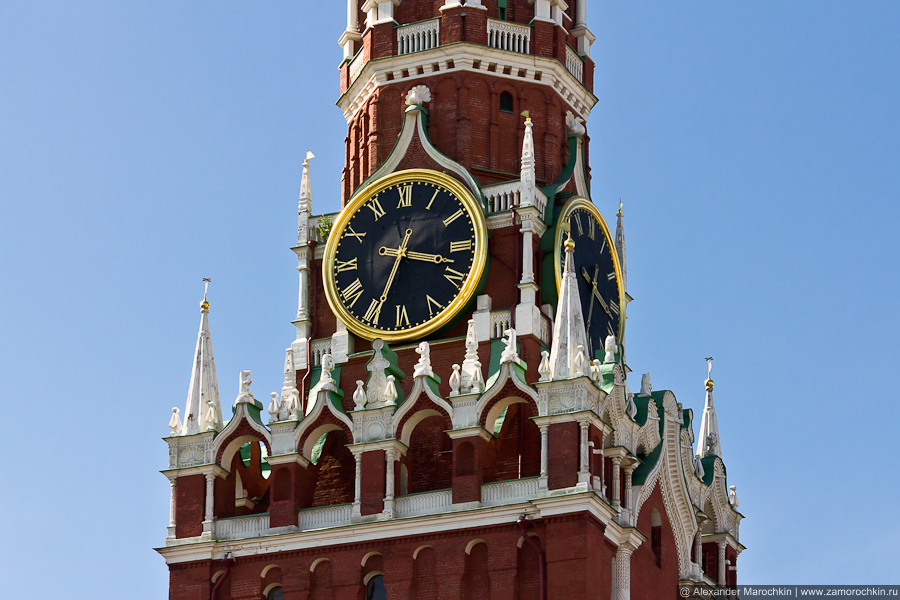 Часы спасская башня московского кремля. Куранты на спасской башне московского кремля информация для 5 класса. Куранты спасской башни кремля 1856. Куранты на спасской башне московского кремля. Часы-куранты на спасской башне московского кремля.