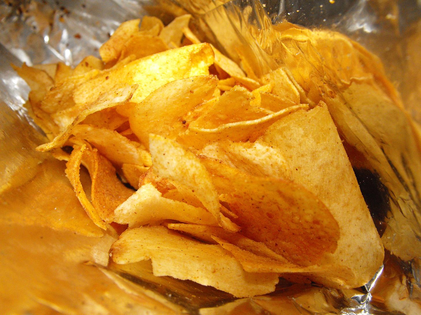 Hot Chicks Eatin' Spicy Chips Snack 182 Maxi Taro Chips Hot & Spicy
