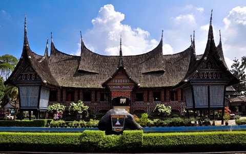 Taman Mini Indonesia Indah (TMII) Tempat Wisata Favorit Keluarga