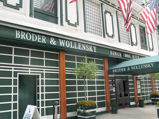 Broder and Wollensky was not the name of this steakhouse that you can visit when dining in New York