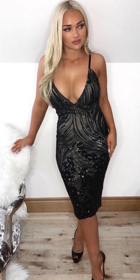 Luxe black cage sequin midi pencil dress | Looking for new year outfits ideas? Discover these 35+ New years outfits and new year clothes which are perfect as winter party outfits. party outfits ideas via higiggle.com outfit new year | party outfit night #fashion #style #outfits #party