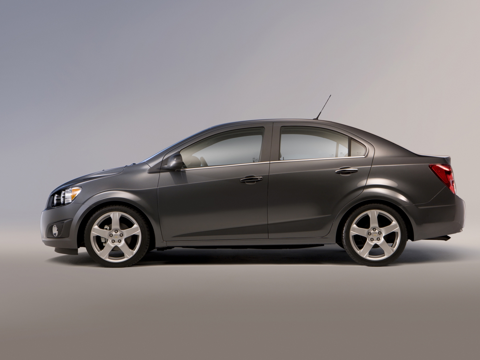 Car Pictures: Chevrolet Sonic Sedan 2012