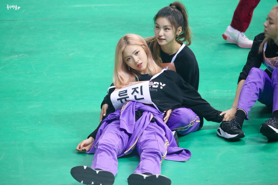 취향저격하던 날의 있지 ITZY 류진 분위기 모음.jpgif | 인스티즈