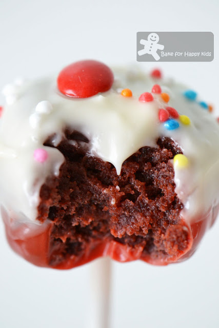 red velvet cupcake pops