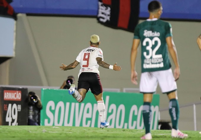 Gabigol iguala marca histórica de Hernane no Flamengo, que parabeniza: 'Seja feliz com essa camisa'
