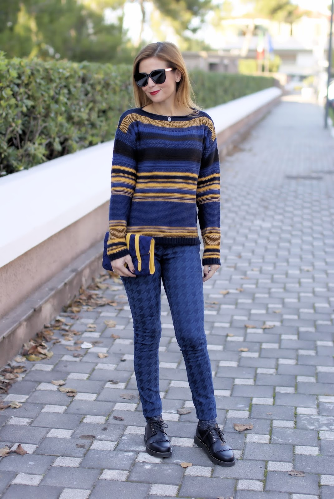 Smash! Guarner sweater and Jaume leggings on Fashion and Cookies fashion blog, fashion blogger style