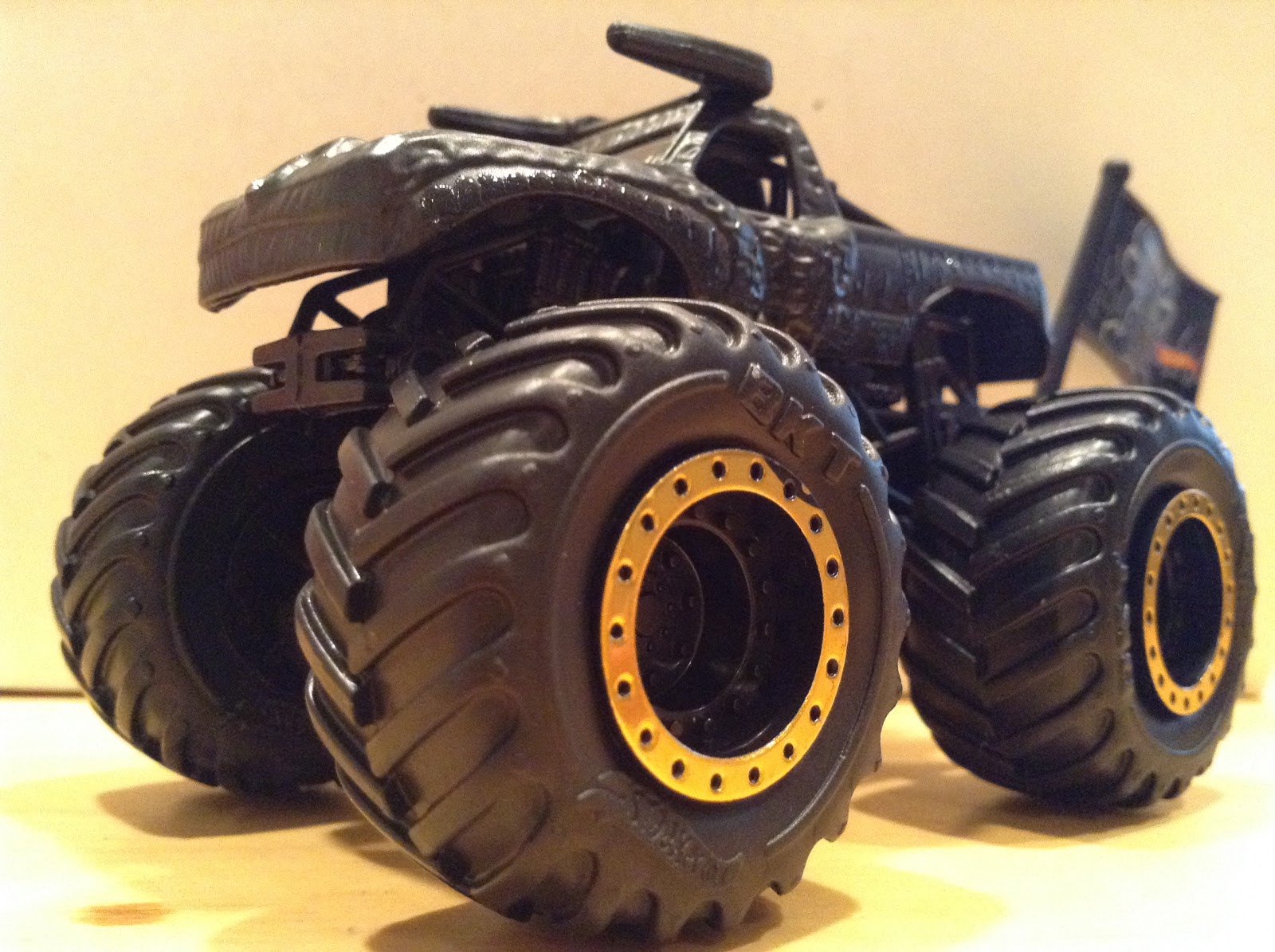 Julian's Hot Wheels Blog: El Toro Loco Monster Jam Truck (2017 Black Out)