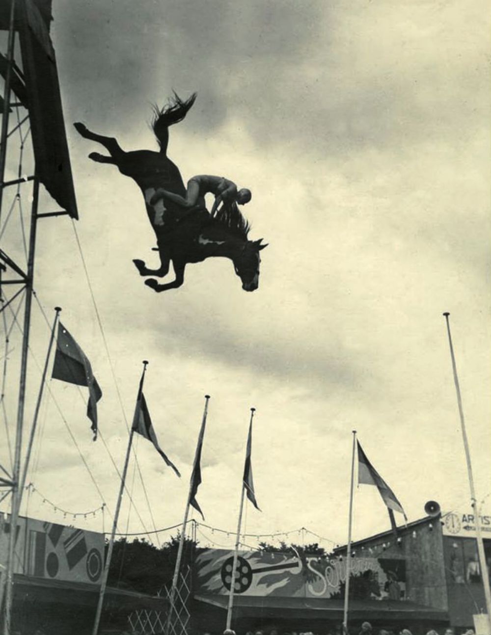 20 Incredible Vintage Photographs of Women Diving Horses in Atlantic City From the Early 20th