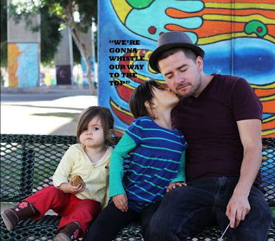Хорхе Нарваес с дочерьми