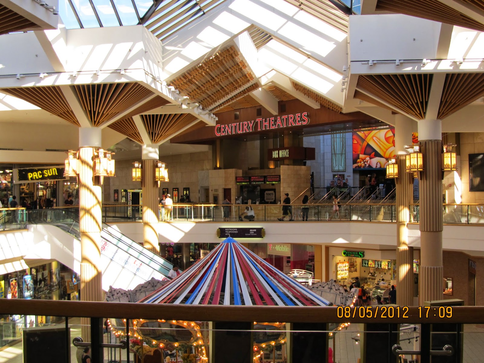 Trip to the Mall Stratford Square Mall ( Bloomingdale, IL)