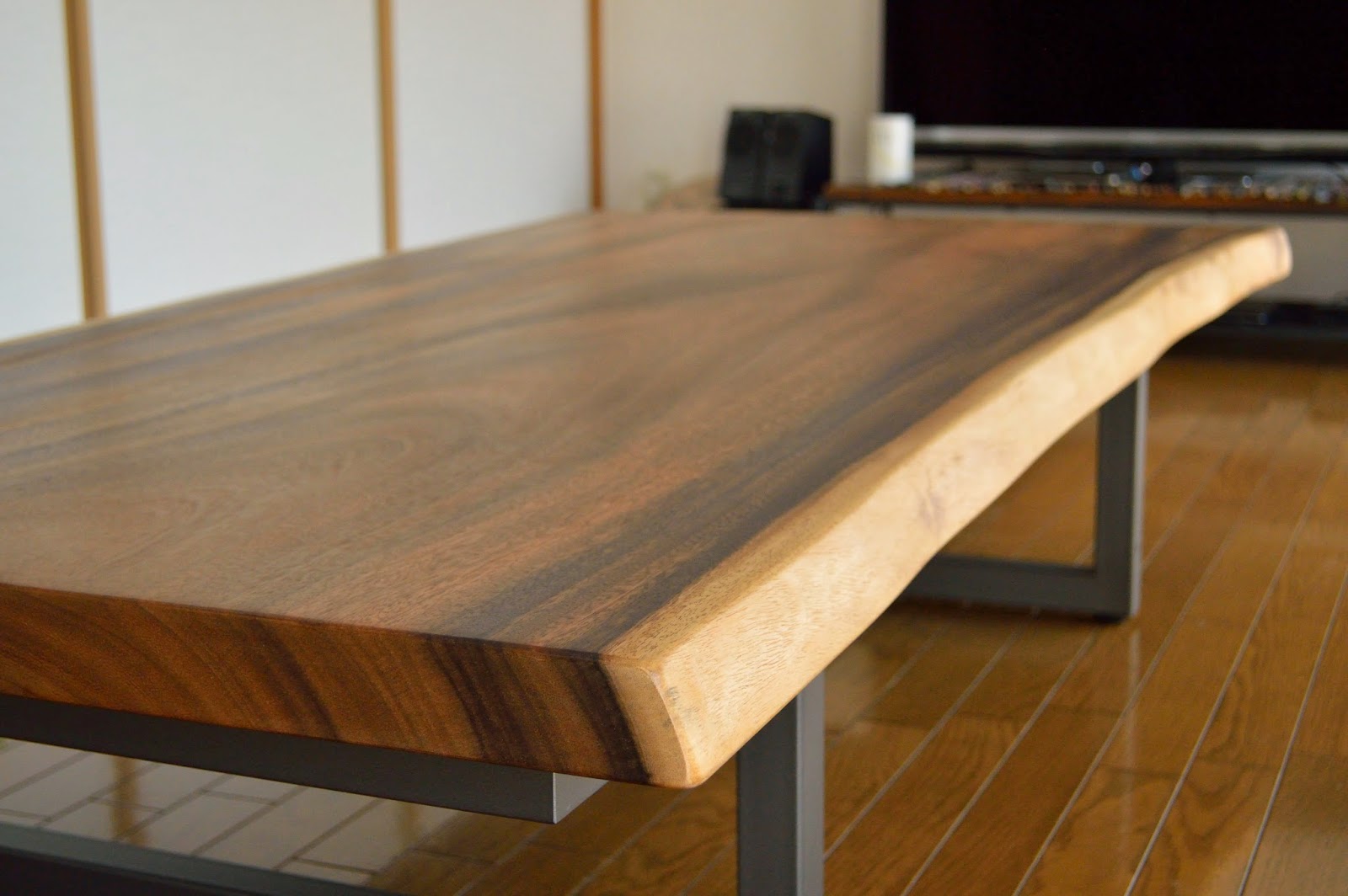 無垢材と一枚板にこだわった家具工房 神戸cachito furniture blog モンキーポッド一枚板 座卓/ローテーブル