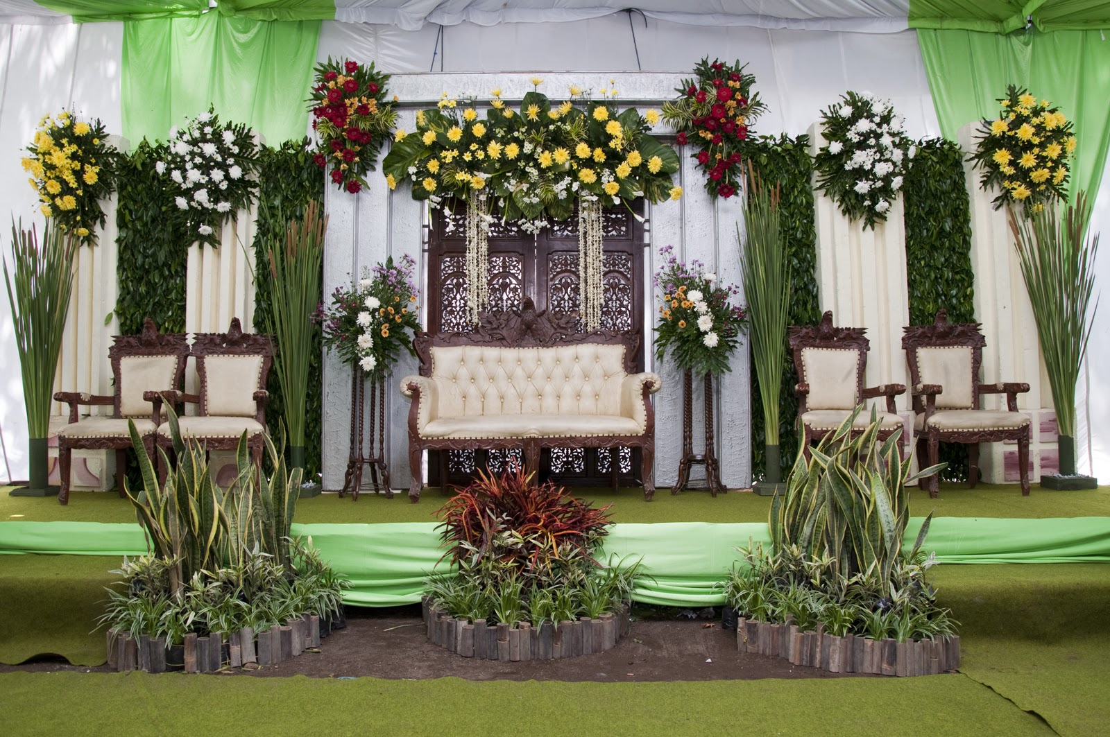 LAILA INDAH WEDDING: Dekor manten, Dekor Tenda dan Meja Akad Nikah