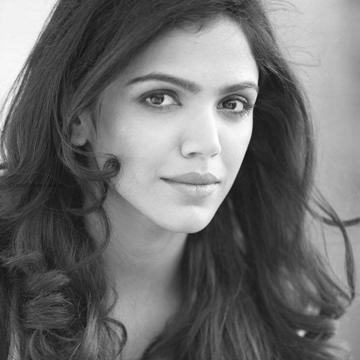 SRK Fan Movie Actress Shriya Pilgaonkar Wiki, Images And HD Wallapers