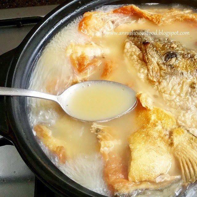 Annielicious Food Salmon Fish Bone Tofu Soup (三文鱼骨豆腐汤)