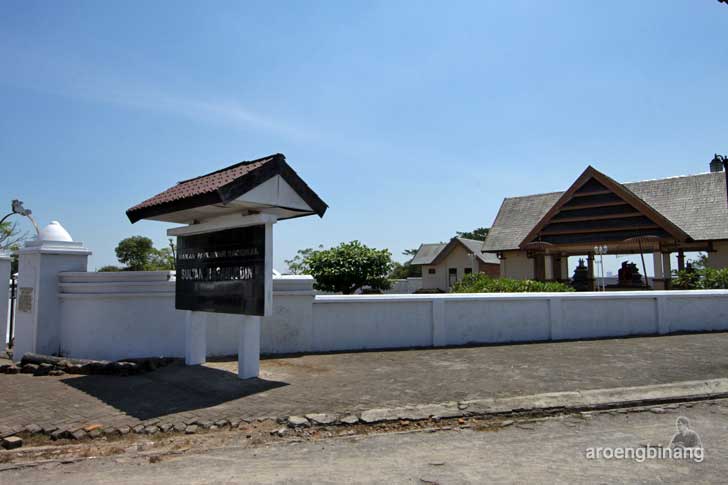 makam sultan hasanuddin gowa