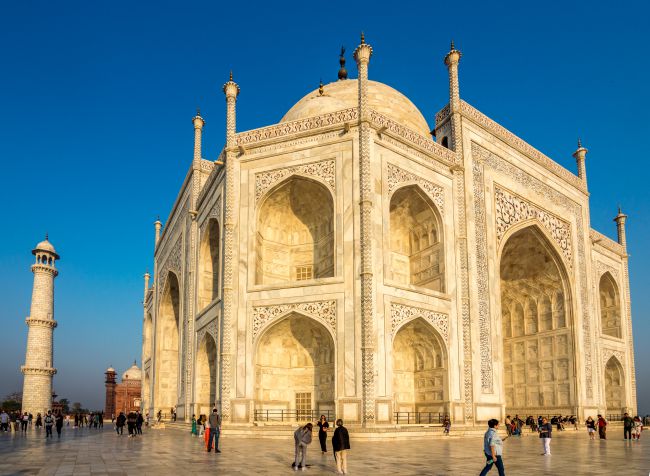 A sideshot of Taj Mahal A sideshot of Taj Mahal
