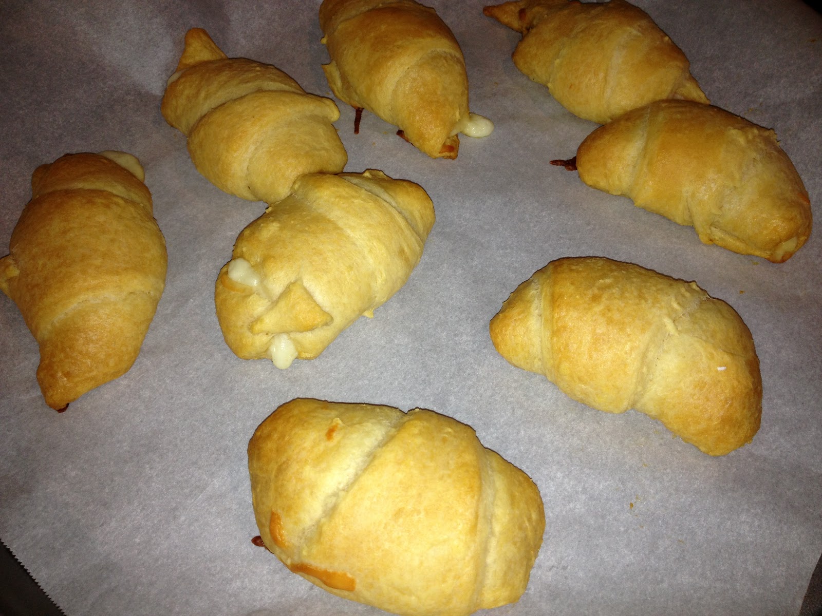 whatrwehavingfordinner Pepperoni/Mozzarella cheese croissant roll