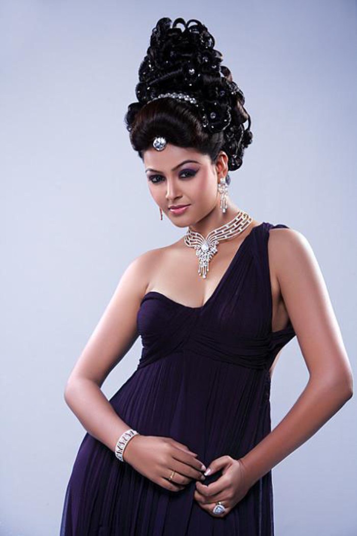 Actress Photos Stills Gallery Monal Gajjar Telugu Actress Hot Photo
