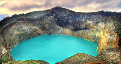 Pesona Danau Kelimutu Pesona Danau Kelimutu