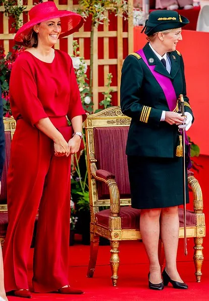 Crown Princess Elisabeth wore Natan dress. King Philippe, Queen Mathilde, Princess Eleonore, Prince Gabriel and Prince Emmanuel