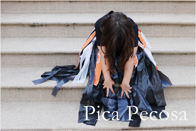como-hacer-vestido-bruja-diy-halloween-con-bolsas-basura-recicladas