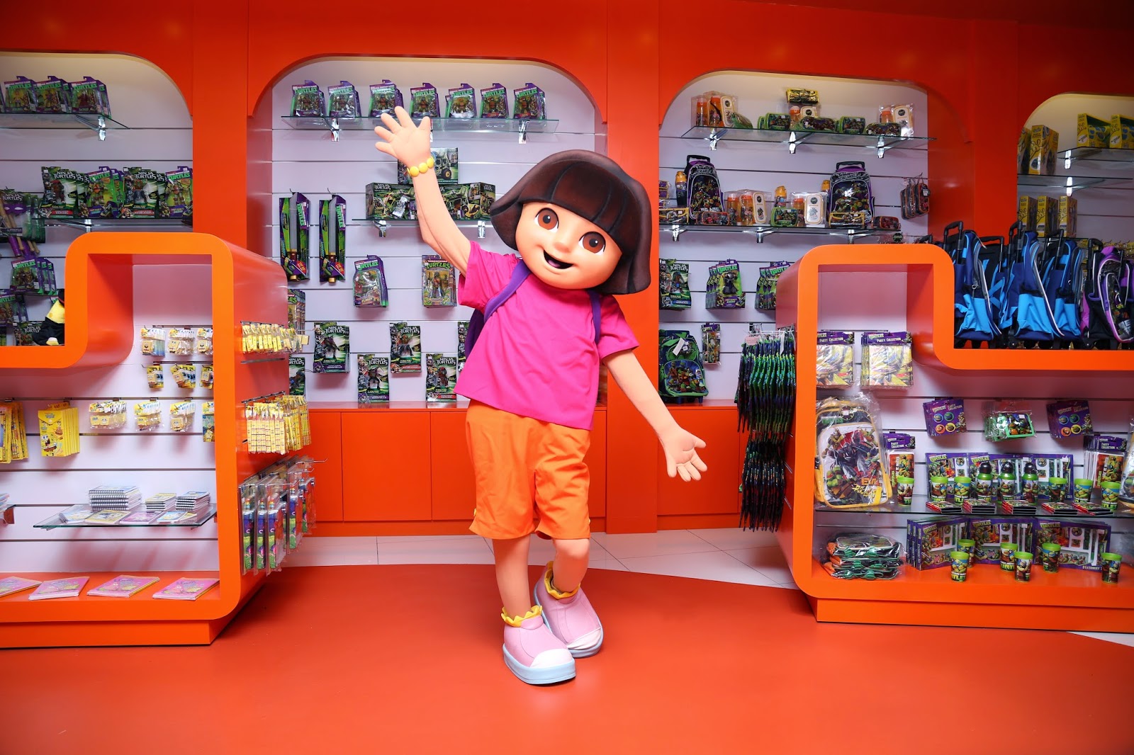 Nick shop. Nickelodeon магазин. Магазин Никелодеон в Москве. Штаб квартира Никелодеон. Никелодеон игрушки.