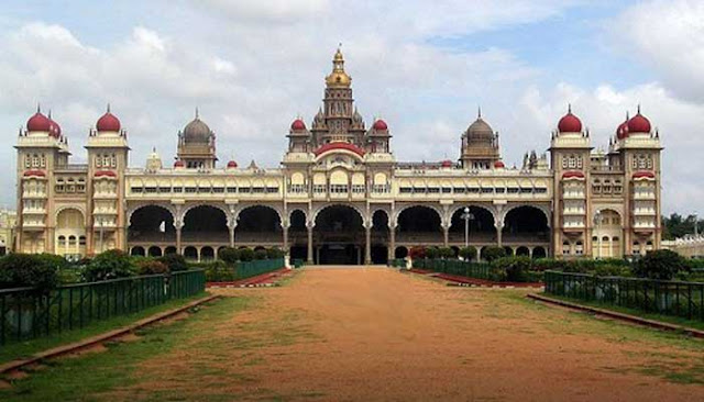 ISTANA KERAJAAN PALING INDAH DI DUNIA