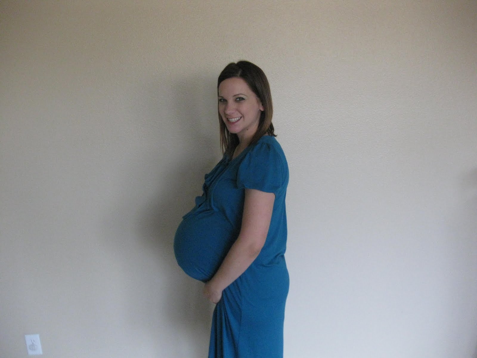 Alicia's Pregnancy: The Final Belly Pics!