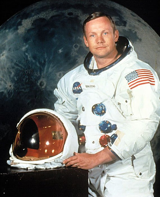 Мъже в черно са се интересували от Нийл Армстронг Neil-Armstrong-570x702