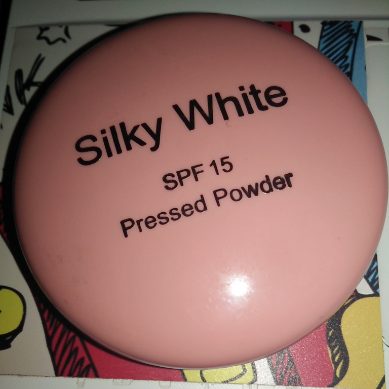 AdhwaRosln Silky White pressed Powder SPF 15 Review
