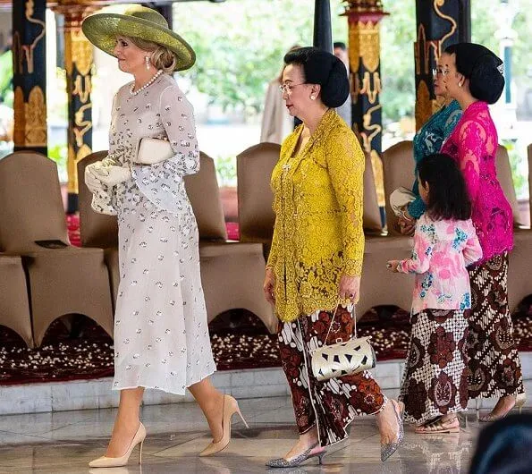 Queen Maxima wore a lace dress from Natan 2018 collection. Sultan of Yogyakarta in his palace Kraton Ngayogyakarta Hadiningrat