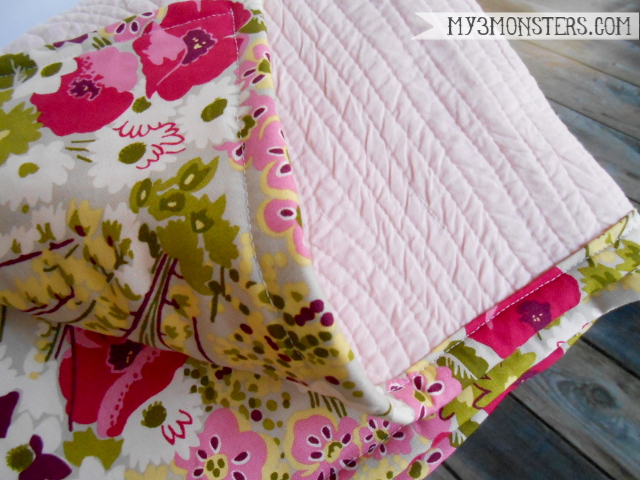 Super Easy Lap or Baby Quilt at /  {No quilting required!}