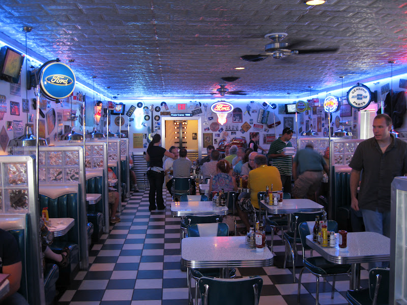 Big Daddy Dave Hot Rod’s 50’s Diner Tennessee