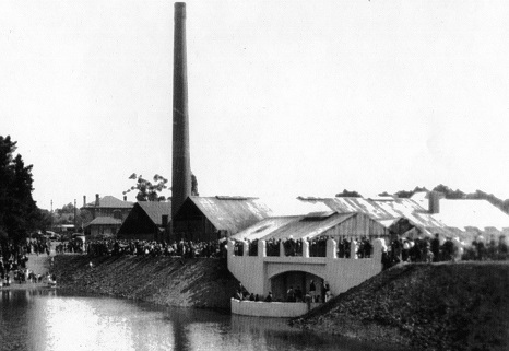 IT'S THE PITS Evans Brothers