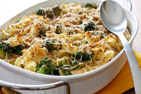 Healthy Cooking,: Chicken and Broccoli Noodle Casserole, skinny recipe.