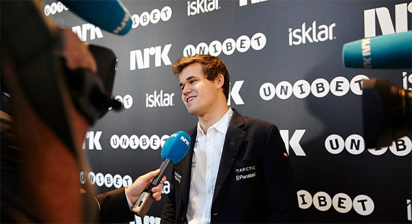 Le champion du monde d'échecs Magnus Carlsen est une figure charismatique qui plait aux médias traditionnels