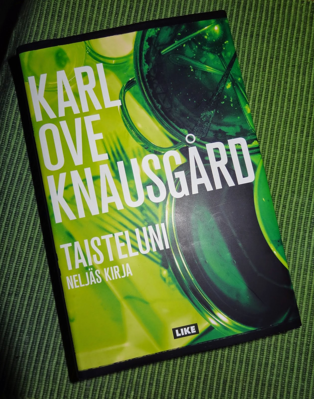 1001 kirjaa ja yksi pieni elämä: Karl Ove Knausgård: Taisteluni (viides  kirja)