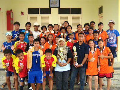 Pasukan Sofbol SMK Luar Bandar No.1 Sibu semasa Kejohanan Sofbol MSS Sibu pada tahun 2007