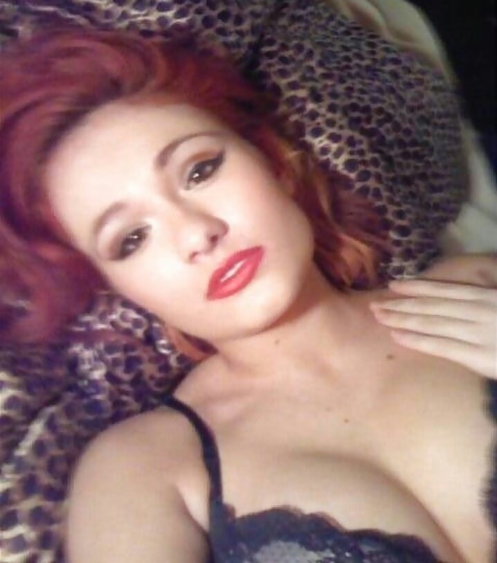 #1 Hot Scarlett Bordeaux Nude Pics and Sexy Photos.