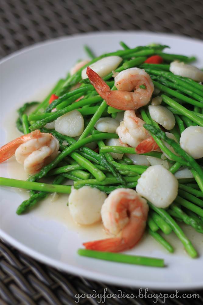 GoodyFoodies Recipe Chinese stir fried baby asparagus with scallops