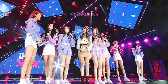 데뷔 후 드디어 첫 1위한 우주소녀.jpg | 인스티즈