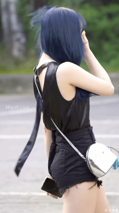 여자친구 은하 검정색 핫팬츠