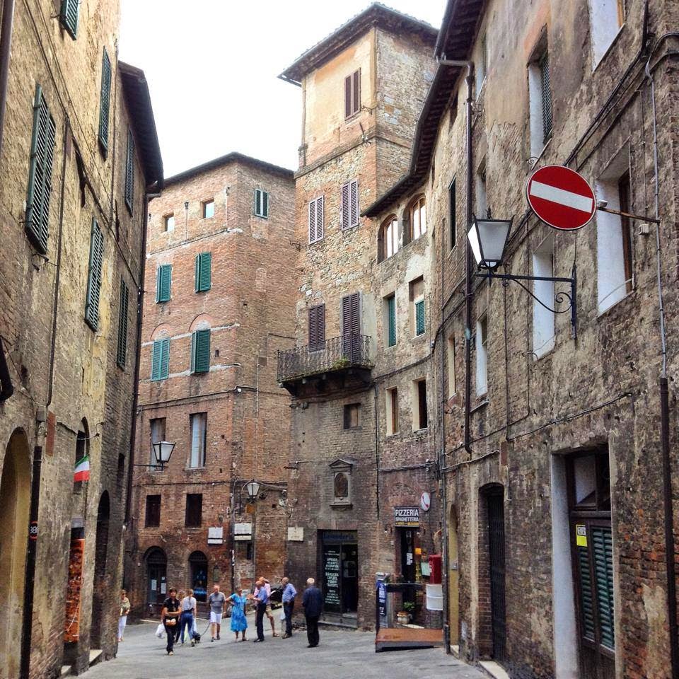 Siena, Via San Pietro